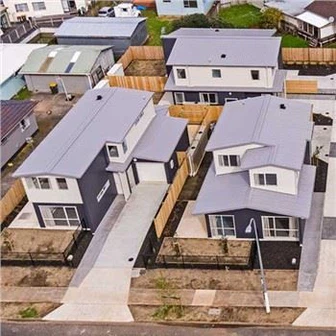 Isoleret stålkonstruktion skole